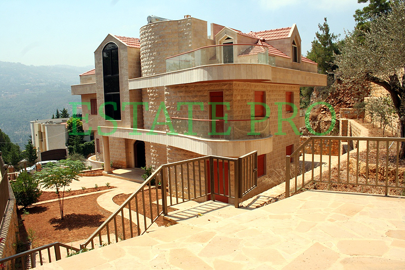For sale Villa in Moneverde- Lebanon  LB0093